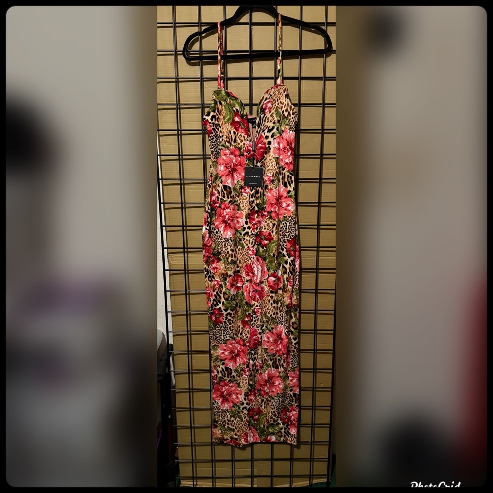 Stunning dress!